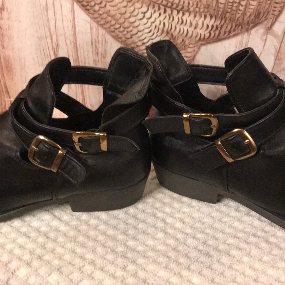Boots - Picture 3 of 4